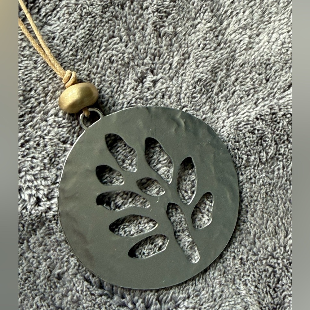 NWT J. Jill necklace. 2” cutout, tan string with goldtone/silvertone beads, adj - Picture 8 of 11
